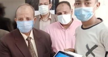 "تعليم قنا" تنتهى من توزيع تابلت الثانوية العامة على المدارس