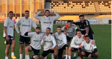 رونالدو يرفع شعار كامل العدد في اليوفي قبل مواجهة كالياري غدا. صورة