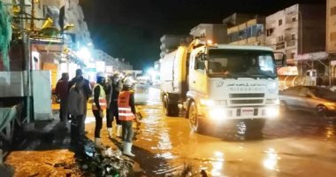 محافظ كفر الشيخ يعلن حالة الطوارئ والمعدات ترفع مياه الأمطار من الشوارع.. صور وفيديو