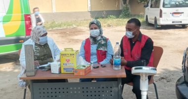 الكشف على 825 حالة خلال القافلة الطبية بقرية عزبة عبدالرحمن بنجع حمادى ‪  قنا