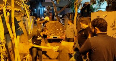 شباب قرية بدسوق ينظفون المقابر.. ومحافظ كفرالشيخ: نموذج متميز فى المشاركة المجتمعية