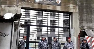 كورونا تفاقم معاناة اللبنانيين.. الرئيس عون يعلن حالة الطوارئ.. مجلس الدفاع يقرر إغلاق البلاد بشكل كامل حتى 25 يناير.. منع حركة المسافرين بريا وبحريا باستثناء حركة الترانزيت.. دياب: لبنان دخل مرحلة الخطر الشديد