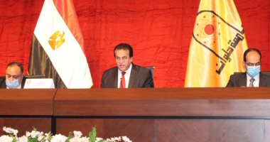 وزير التعليم العالى يوجه بانتظام الدراسة بالجامعات والاستعداد لامتحانات الميد تيرم