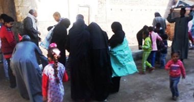فيديو.. حكاية قرية بقنا تطعم الفقراء منذ 80 عاما احتفالا بنجاتها من الطاعون.. الأهالى يجتمعون بعد صلاة آخر جمعة فى شهر نوفمبر من كل عام.. ويقدمون وجبات للفقراء ويرددون التهانى.. ويحتفلون بنصر الله ونهاية الوباء