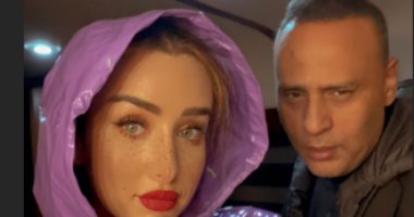هنا الزاهد فى صورتين من كواليس "حلوة الدنيا سكر" مع محمود عبد المغنى