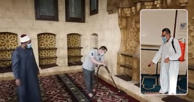 الأوقاف تستعد للموجة الثانية من كورونا مبكرا.. تكثيف تعقيم ونظافة المساجد بعد كل صلاة.. تحذيرات للعاملين من التهاون فى الإجراءات الاحترازية بالمساجد أو المقار الإدارية.. وتعميم ملصقات بالإرشادات الوقائية.. صور