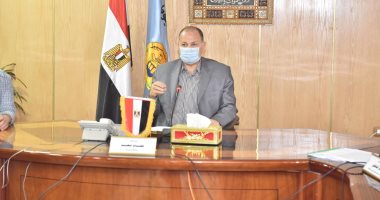 محافظ أسيوط: وضع حلول عاجلة لمشكلة الزحام ببعض مواقف السيارات.. صور