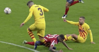 أتلتيكو مدريد ضد برشلونة.. استبدال بيكيه بعد تعرضه لإصابة خطيرة "فيديو"