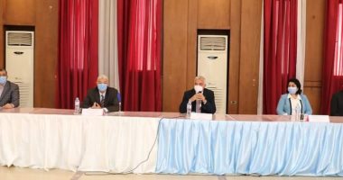 رئيس جامعة المنوفية يناقش تداعيات كورونا على الفرص المتاحة بسوق العمل 
