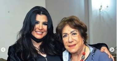 منى الشاذلى عن مسرحية "الوصية": سعيدة بالعرض ولقاء عملاقة المسرح سميحة أيوب