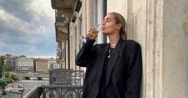 5 طرق مختلفة لإضافة لمسة أناقة على فستانك الأسود.. كاجوال أو كلاسيك