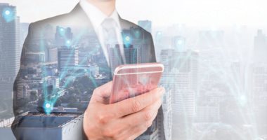 ما الذى يمكن أن يفعله الأهل لحماية أطفالهم من الابتزاز عبر الهاتف؟