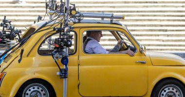 توم كروز داخل شاحنة متر × متر في كواليس تصوير فيلمه الجديد Mission Impossible 7