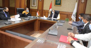 نائب محافظ سوهاج يترأس اجتماع اللجنة الفنية لمتابعة المراكز التكنولوجية