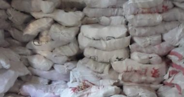 صور.. ضبط 28 طن لحوم ودواجن فاسدة خلال حملة تموينيه بأسيوط