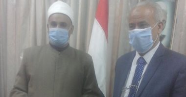 أوقاف الأقصر تهدى مدارس التربية والتعليم كتب "سلسلة رؤية" لإثراء الفكر الدينى