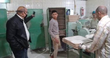 وكيل "تموين الإسكندرية" يرصد مخالفات في جولات مفاجئة على المخابز.. صور