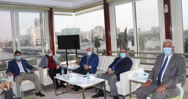 اتحاد النقابات المهنية يطلق قوافل لمساعدة القرى الأكثر احتياجا