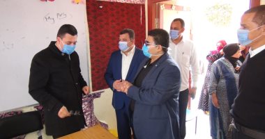 نائب محافظ بنى سويف يتفقد اللجان الانتخابية بمدينة ببا.. صور