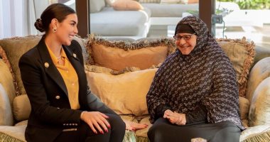 ياسمين صبرى تستضيف سيدة المطر فى منزلها.. وتؤكد: "ست صبورة ومكافحة".. صور