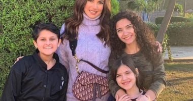 درة في صورة من كواليس "إلا أنا" مع ابطال حكاية "أول السطر"