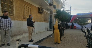 توافد الناخبين وسط إجراءات أمنية واحترازية مشددة بمحيط اللجان في الفيوم..صور
