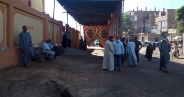 كبار السن يتصدرون المشهد أمام لجان الإعادة بانتخابات النواب فى قنا.. صور