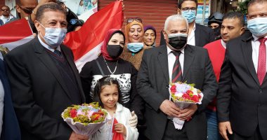 وكيل تعليم الإسكندرية يتفقد اللجان الانتخابية في المدارس.. صور