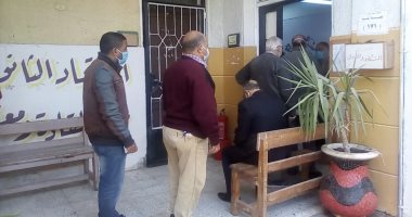 إقبال المقترعين على اللجان الانتخابية بمحافظة المنيا.. صور