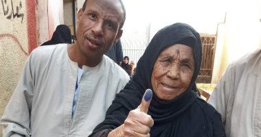 معمرة 105 سنوات تشارك فى جولة الإعادة لانتخابات النواب بأسوان.. صور