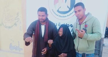 الحاجة "وردة" أكبر معمرة تشارك فى جولة الإعادة لانتخابات النواب بالأقصر