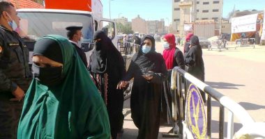 تزايد إقبال السيدات على لجان جولة الإعادة بانتخابات البرلمان فى أسوان.. صور 