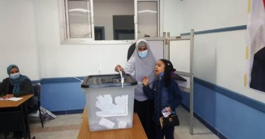 تزايد إقبال المواطنين على اللجان الانتخابية بالبحيرة للإدلاء بأصواتهم.. صور