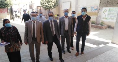 معاون محافظ بنى سويف يتابع أعمال التصويت فى عدد من لجان الاقتراع