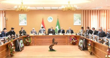 محافظ الشرقية يلزم العاملين بارتداء الكمامة ويشدد على محاسبة غير الملتزمين
