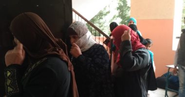 إقبال ملحوظ للسيدات بجولة الإعادة لانتخابات النواب فى البدرشين.. صور 