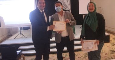 "صيدلة الجيزة" تكريم نائب مدير عزل الحوامدية لجهوده فى مواجهة كورونا