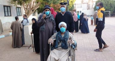 مسن من ذوى الهمم يشارك فى انتخابات الإعادة لمجلس النواب بقنا.. صور‎