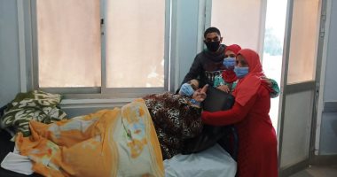 أفراح فى منزل سيدة المنوفية بعد استجابة الرئيس السيسى بعلاجها من داء الفيل.. عزيزة: فرحتى متتقدرش وربنا يحفظ الرئيس لينا.. شقيقها: الفرحة عمت أرجاء المنزل.. ومحافظ المنوفية يقرر صرف 10 آلاف جنيه مساعدة مالية