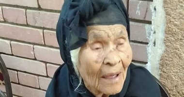 فاطمة أكبر ناخبة معمرة "111 سنة" تشارك فى جولة الإعادة بانتخابات أسوان