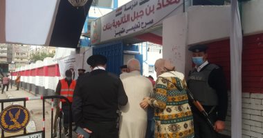 السيدات وكبار السن يتصدرون المشهد الانتخابى بلجان البحيرة.. صور