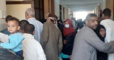 صور.. إقبال كثيف لكبار السن والسيدات بقرى شرق وغرب إسنا بالأقصر