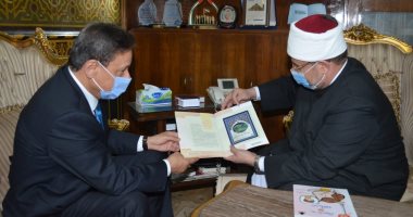 وزير الأوقاف ورئيس الأعلى للإعلام يناقشان وضع استراتيجية لبناء الوعى.. صور