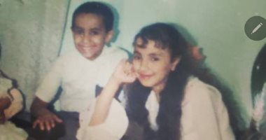 زينب غريب تستعيد ذكريات طفولتها: بغنى وبرقص فى الشارع ولابسة طاقية الإخفاء