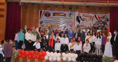 محافظ المنيا يكرم طلاب من ذوى الهمم فى الاحتفال بعيد الطفولة