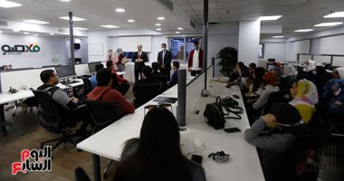 وفد كلية الإعلام جامعة النهضة يزور "اليوم السابع".. صور