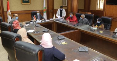نائب محافظ سوهاج يتابع منظومة العمل بإدارات خدمة المواطنين بالوحدات المحلية 