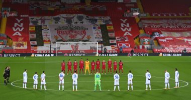 دقيقة صمت قبل انطلاق مواجهة ليفربول ضد أتالانتا حدادا على مارادونا.. صور
