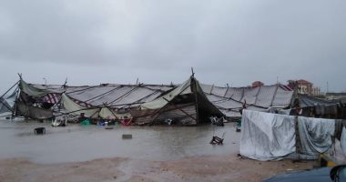طقس الإسكندرية الآن.. انهيار شادر المركز النموذجى بسبب هطول أمطار غزيرة
