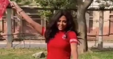 عمرو أديب لـ رانيا يوسف: ملكيش فى الكورة بس داخلة تنكدى عليا عشان الأهلى فاز
